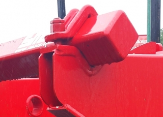 Robustní konstrukce rámů z profilů 100x100x10 mm a vysokopevnostní oceli