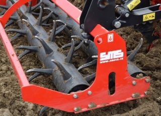 Drobící válec s vysokou únosností (průměr roury 220 mm) pro dokonale rovné pole