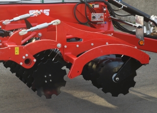 The discs of the FINISHER 400 and 500 are mounted on double flakes to ensure a stable position and angle.