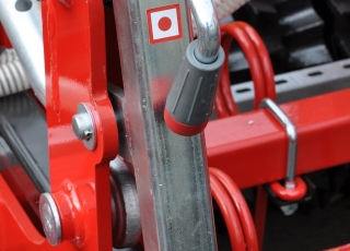 Simple front leveling section control
