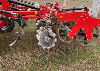 Wide range of ploughs, straightening sections and support rollers.