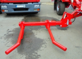 Adjustable fork according to bale diameter. 